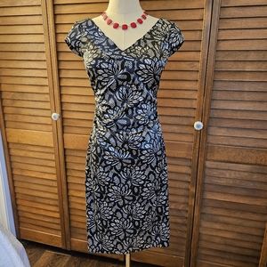 Maggie London Black and White Floral-Print V-neck Cocktail Dress (2P)